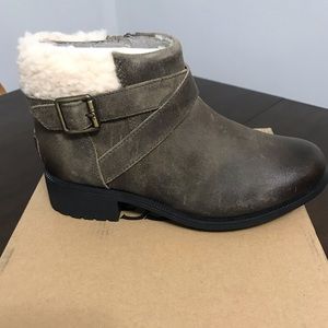 UGG Benson waterproof bootie. 6.5.